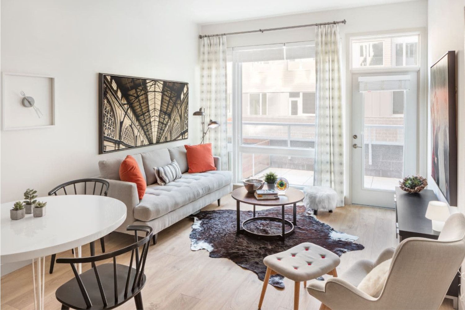 17244_FuselivingroomFEATURES