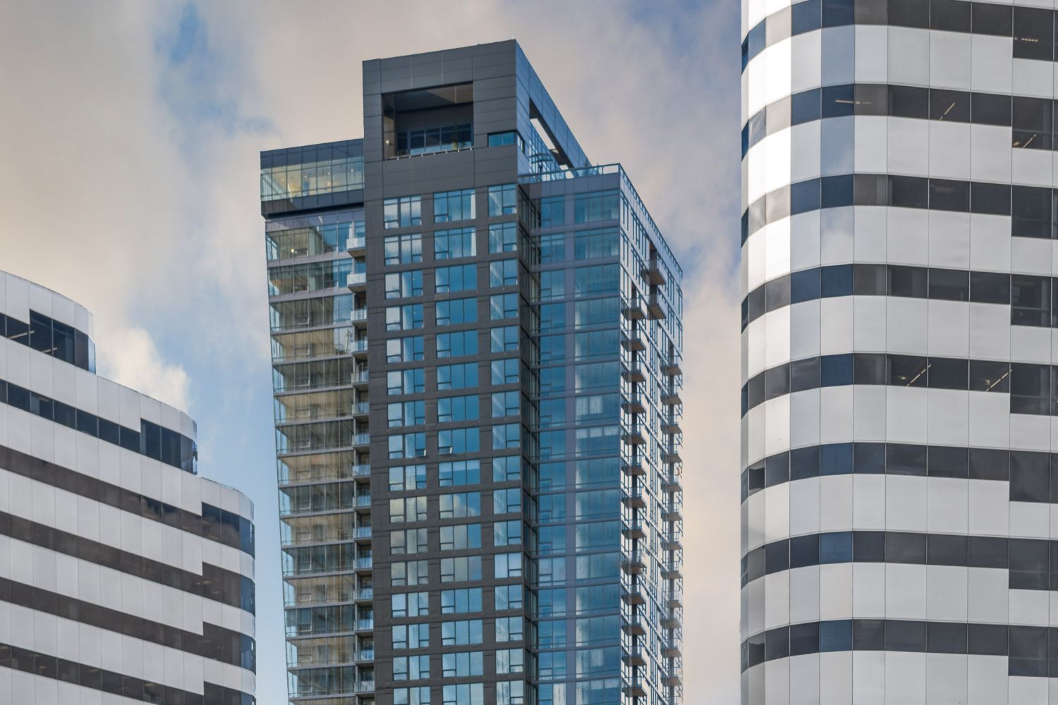 Neighborhood | Kinects Tower | Apartments in Seattle, WA | Bozzuto