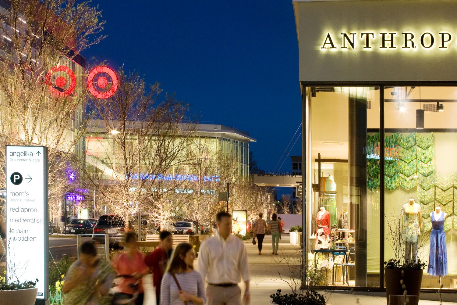 Discover a curated mix of unique retail, restaurants and entertainment experiences at Mosaic District.