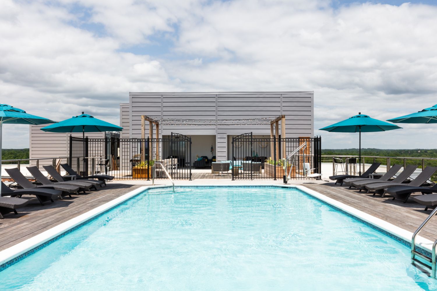 ROOFTOP POOL