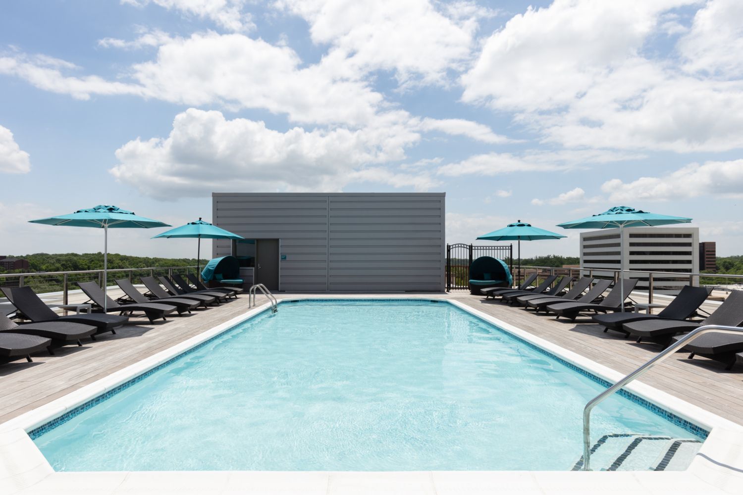 ROOFTOP POOL