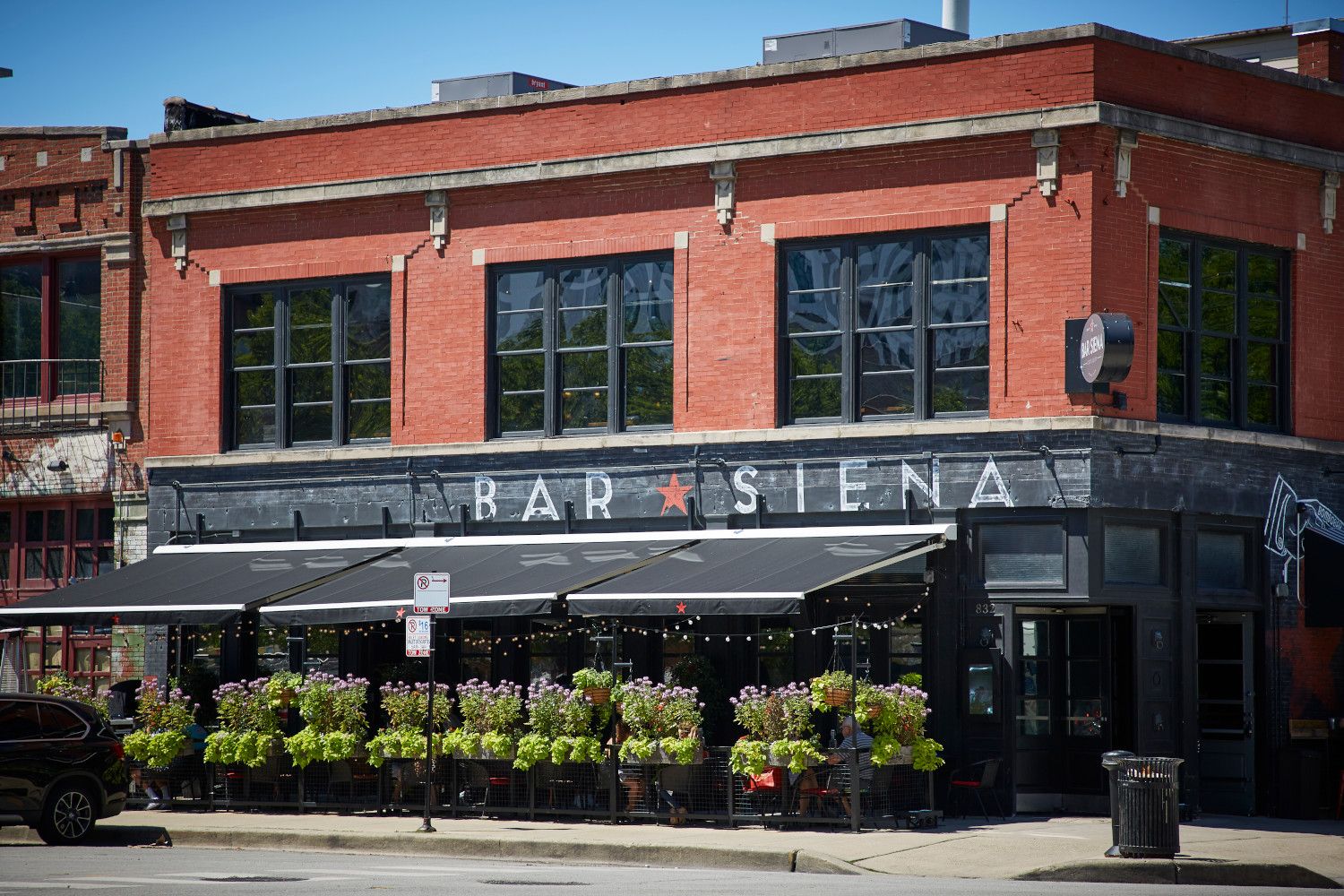 Neighborhood Bar Sienna