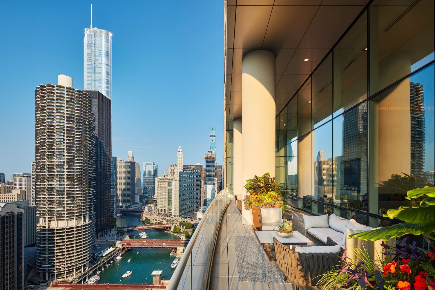 Chicago Loop apartments with stunning views and luxury amenities.