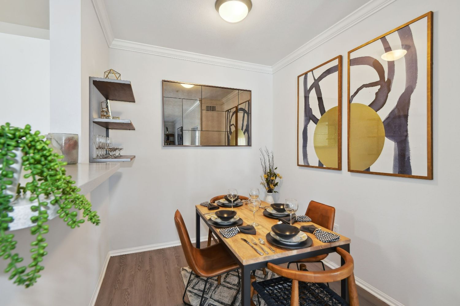 Apartment dining room
