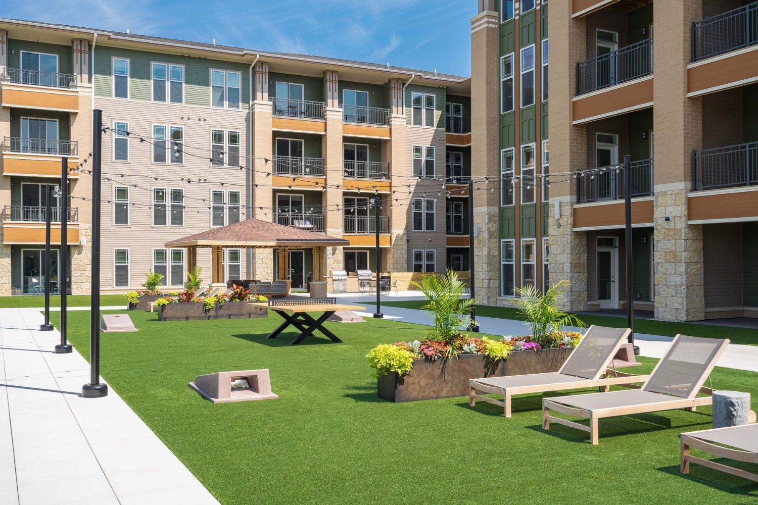 Step outside to The Commons and enjoy sun loungers, grill stations and outdoor games.
