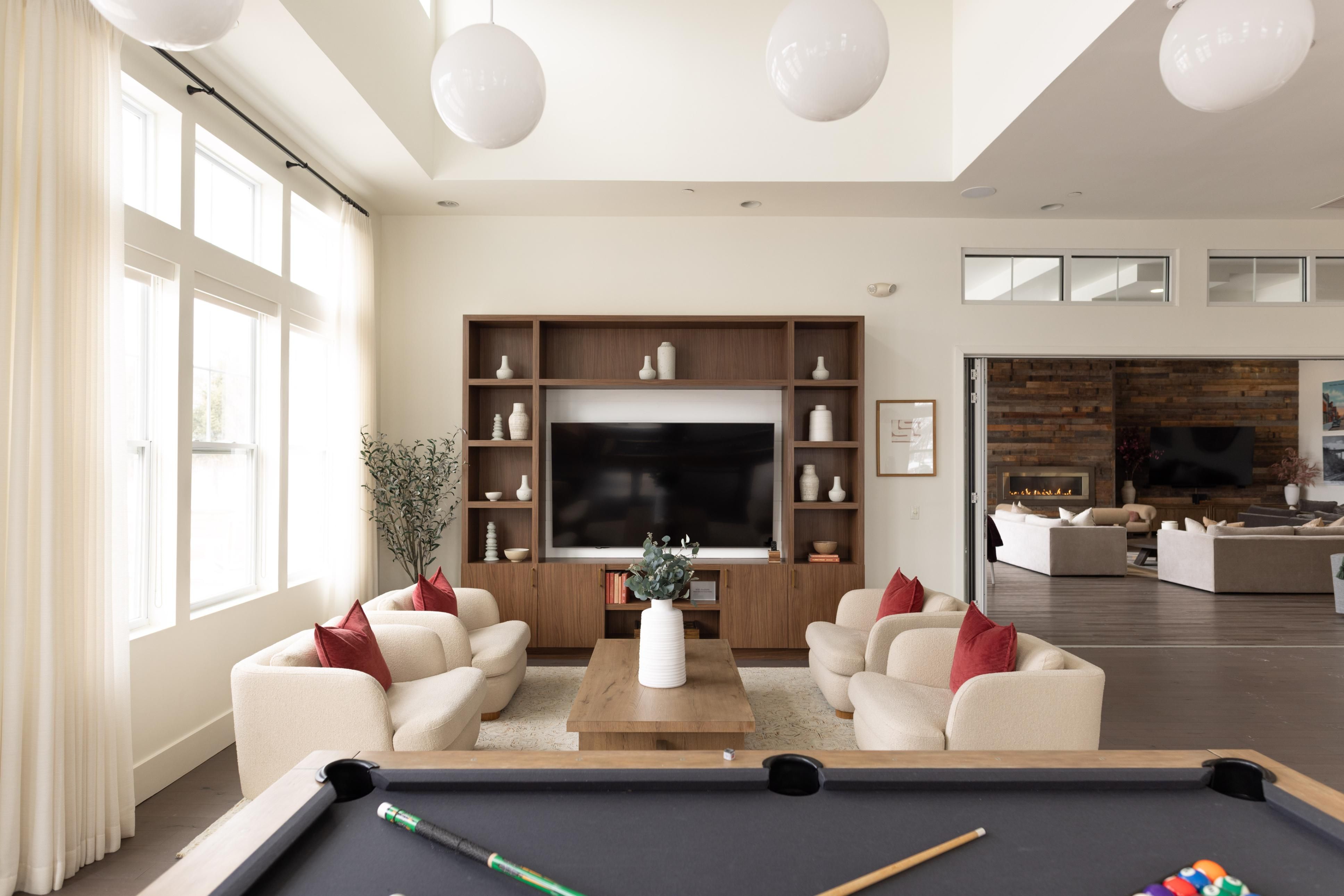 Lounge TV
