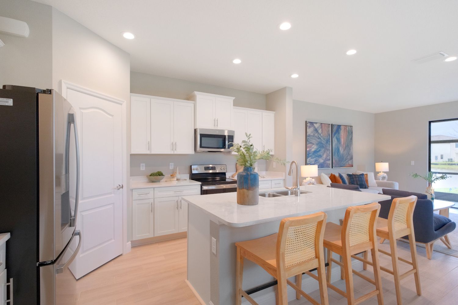 Discover beautiful kitchens outfitted with sleek stainless steel applainces.