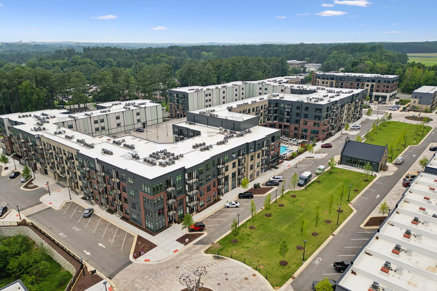 AuraBoothPark_LuxuryApartmentCommunity_Exterior_ChapelHillNC