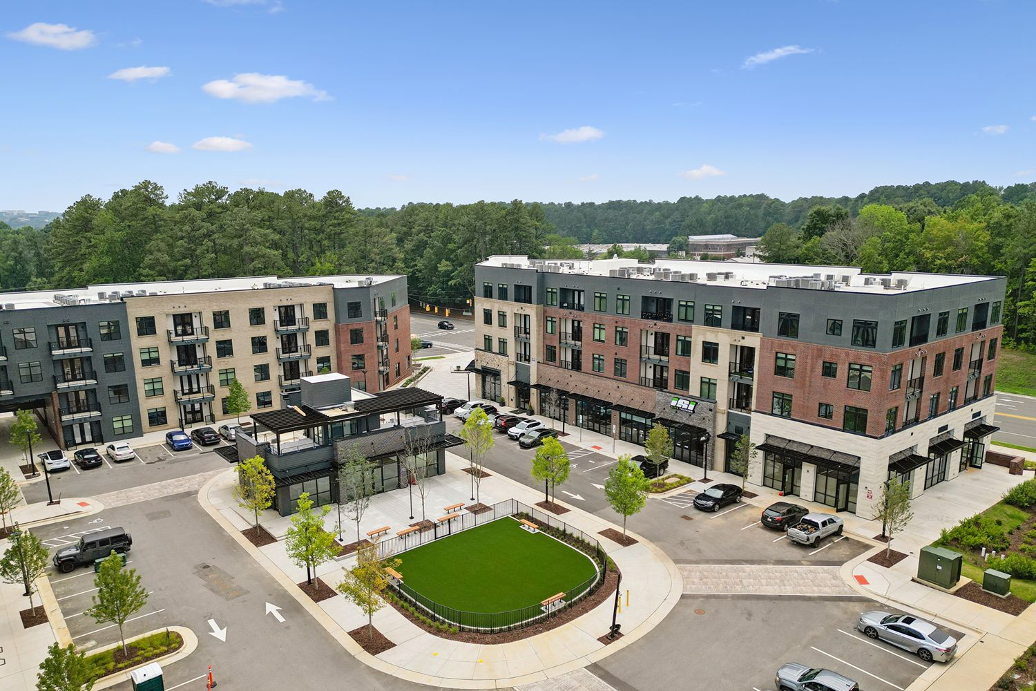 AuraBoothPark_LuxuryApartmentCommunity_Exterior_ChapelHillNC