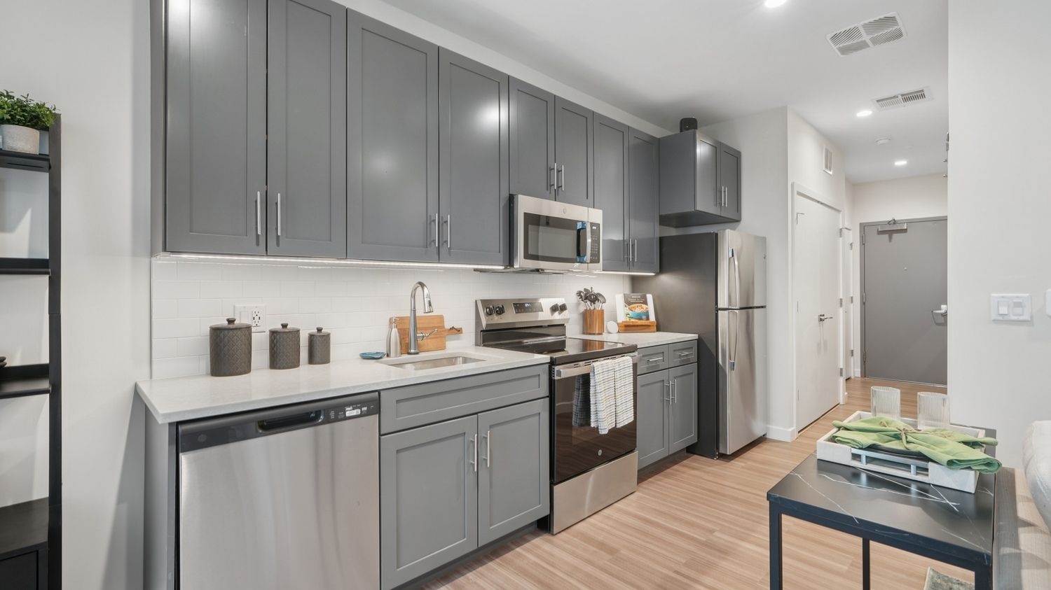 Embark_LuxuryCommunityApartments_Kitchen_EastOrangeNJ