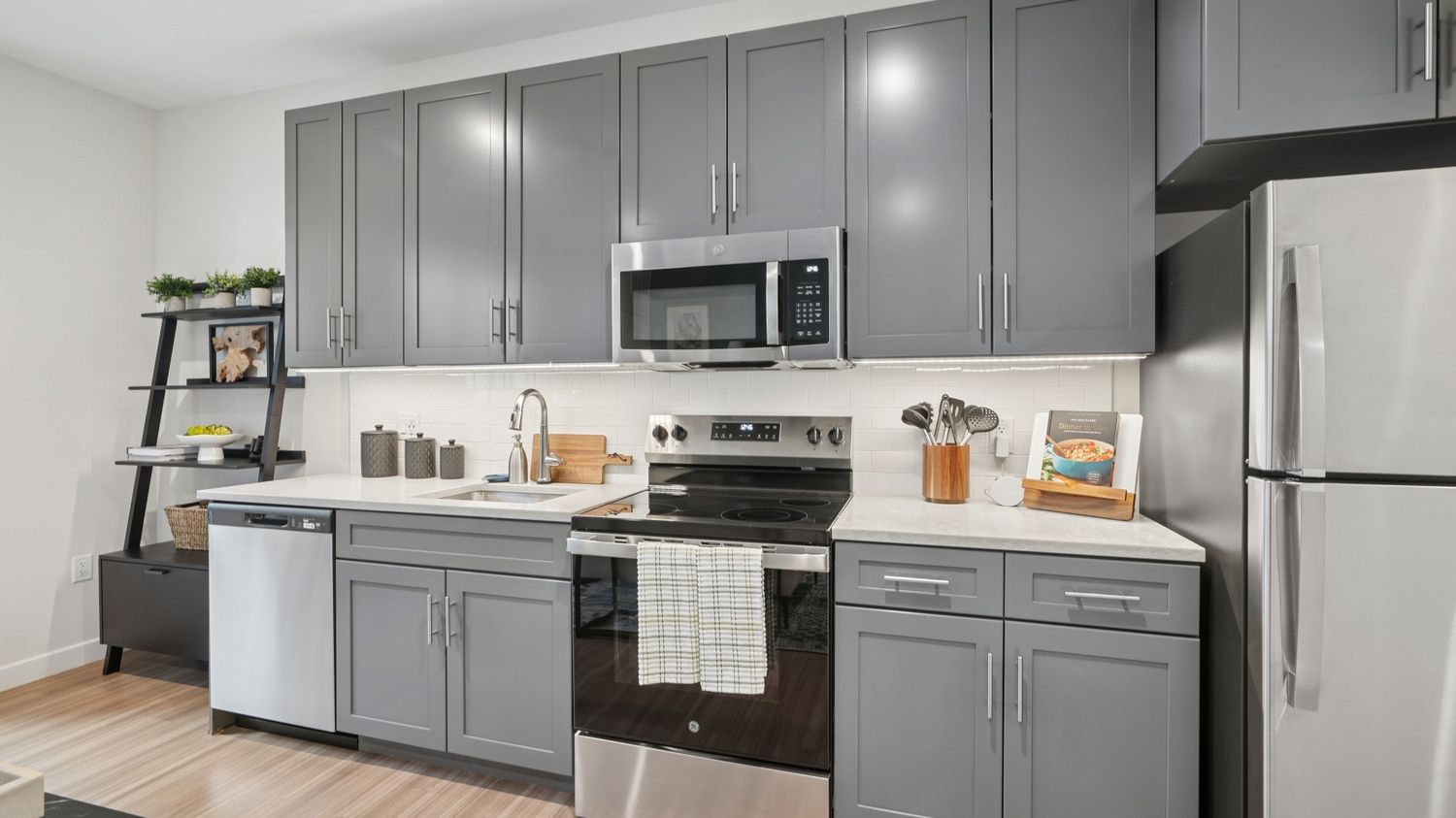 Embark_LuxuryCommunityApartments_Kitchen_EastOrangeNJ