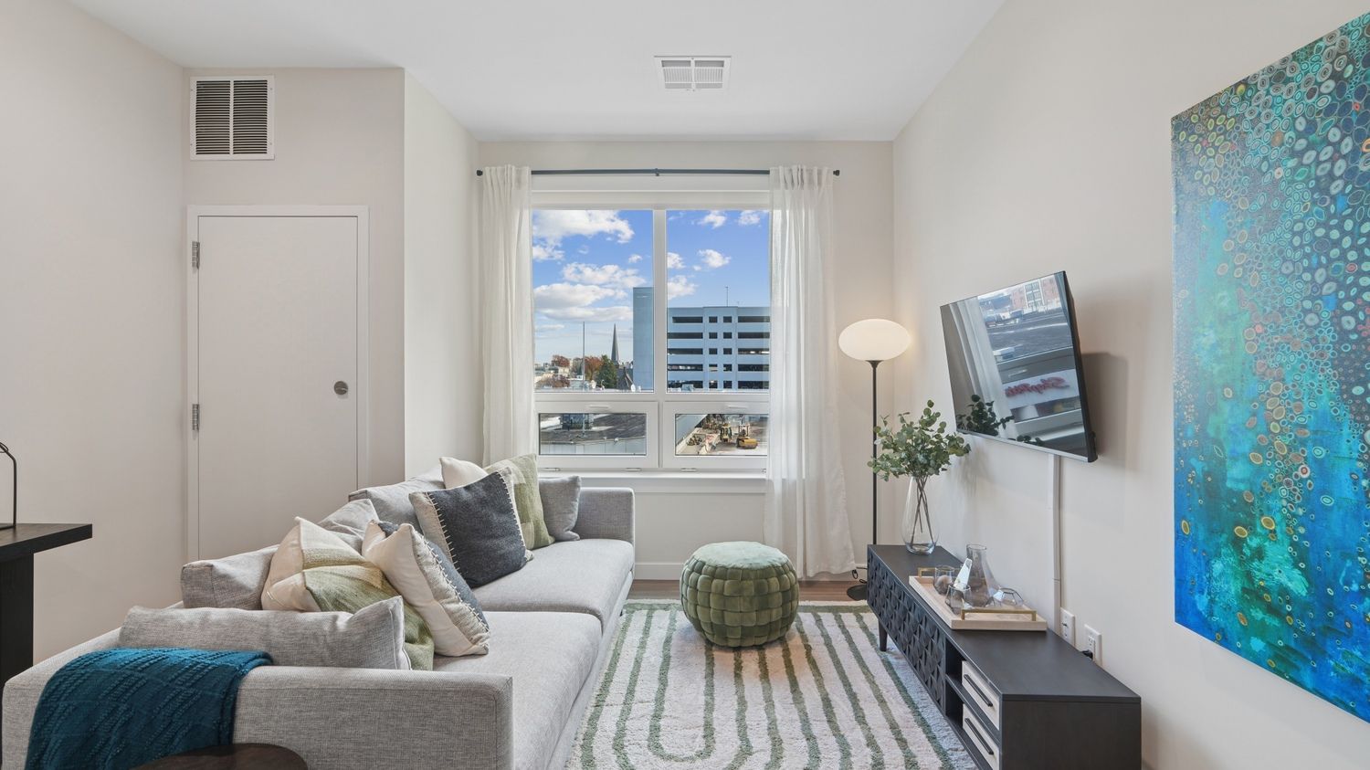 Embark_LuxuryCommunityApartments_Living_EastOrangeNJ