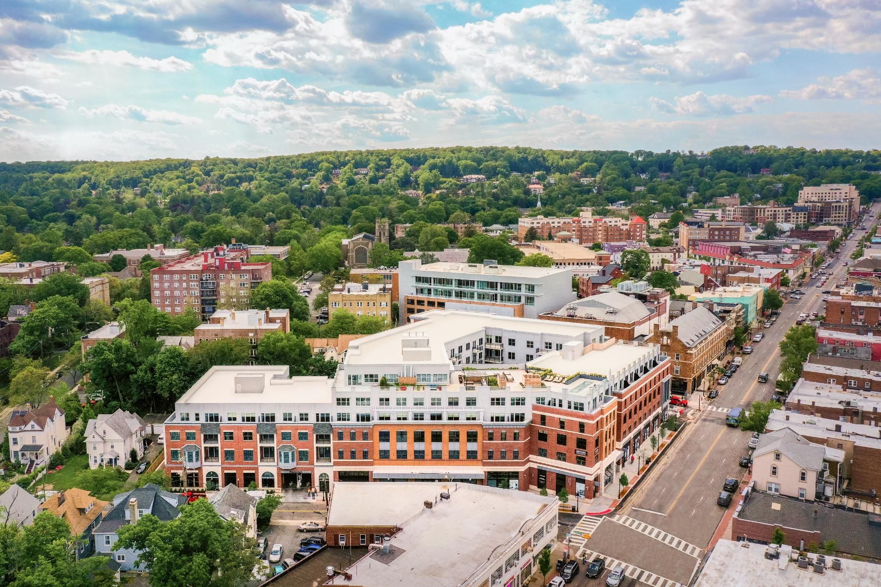 Neighborhood of Montclair showing Two South Willow