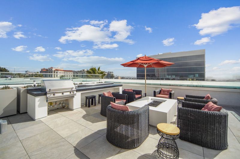 Outdoor lounge grills