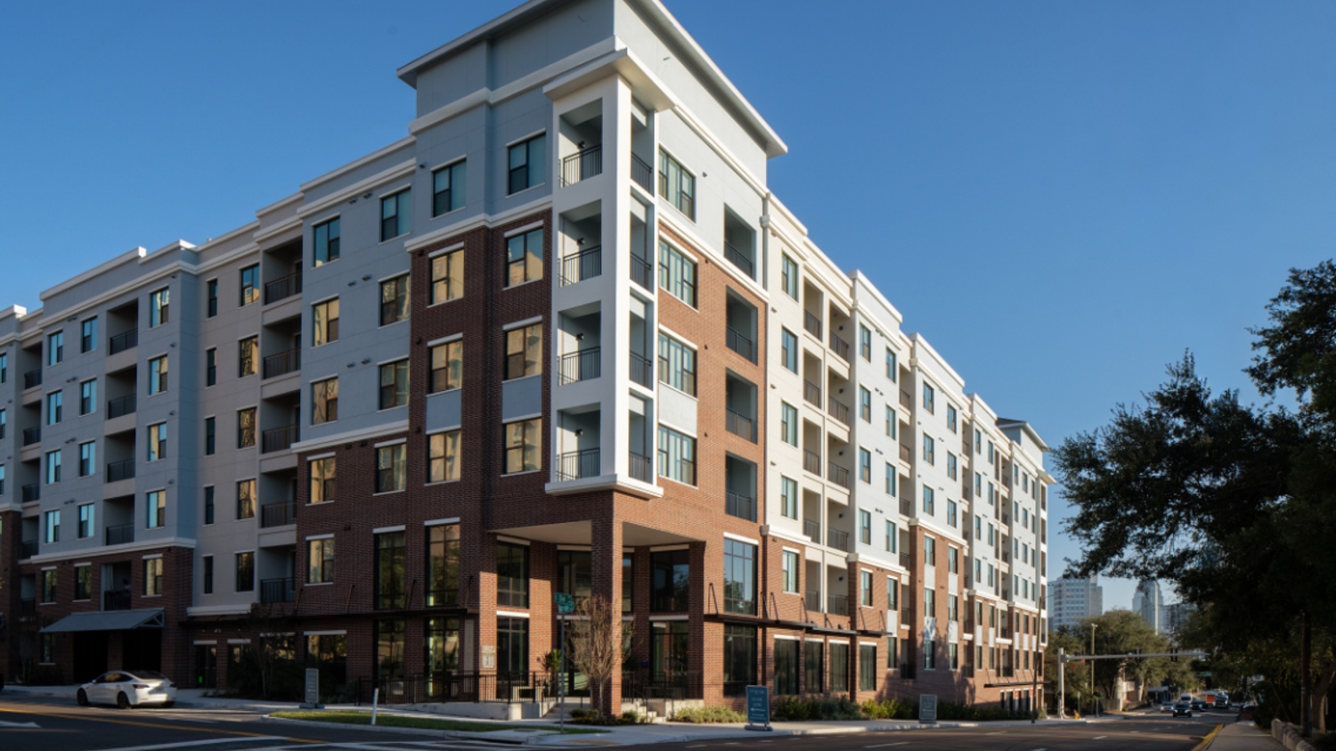 7th&Oak_LuxuryApartments_BuildingExterior_TampaFlorida