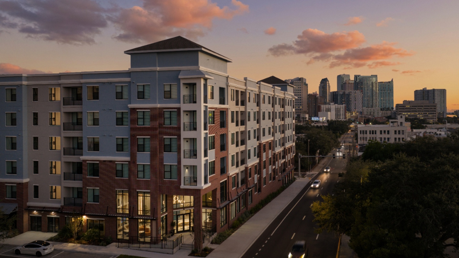 7th&Oak_LuxuryApartments_BuildingExterior_TampaFlorida