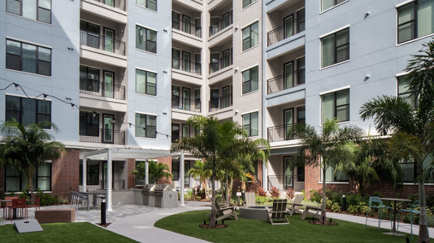 7th&Oak_LuxuryApartments_Courtyard_TampaFlorida