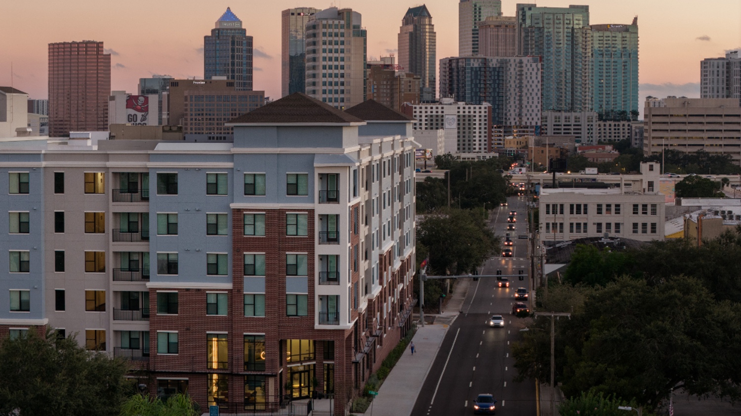 7th&Oak_LuxuryApartments_BuildingExterior_TampaFlorida