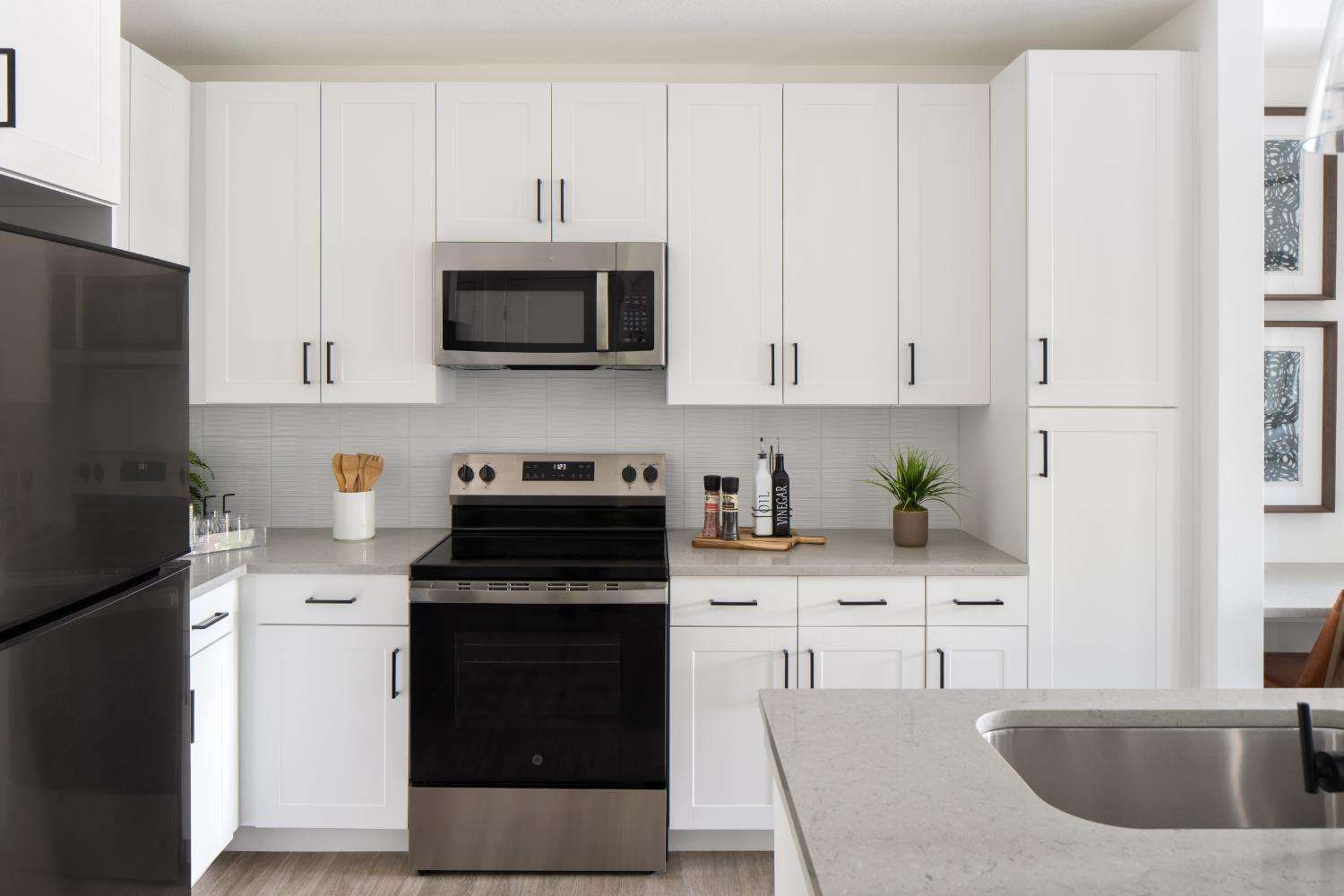 7th&Oak_LuxuryApartments_Kitchen_TampaFlorida
