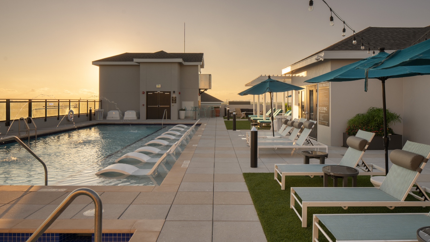 7th&Oak_LuxuryApartments_Pool_TampaFlorida