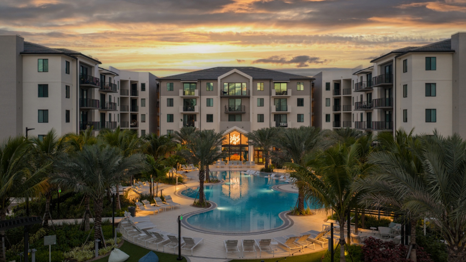 Affina_LuxuryApartments_Pool_KendallFlorida