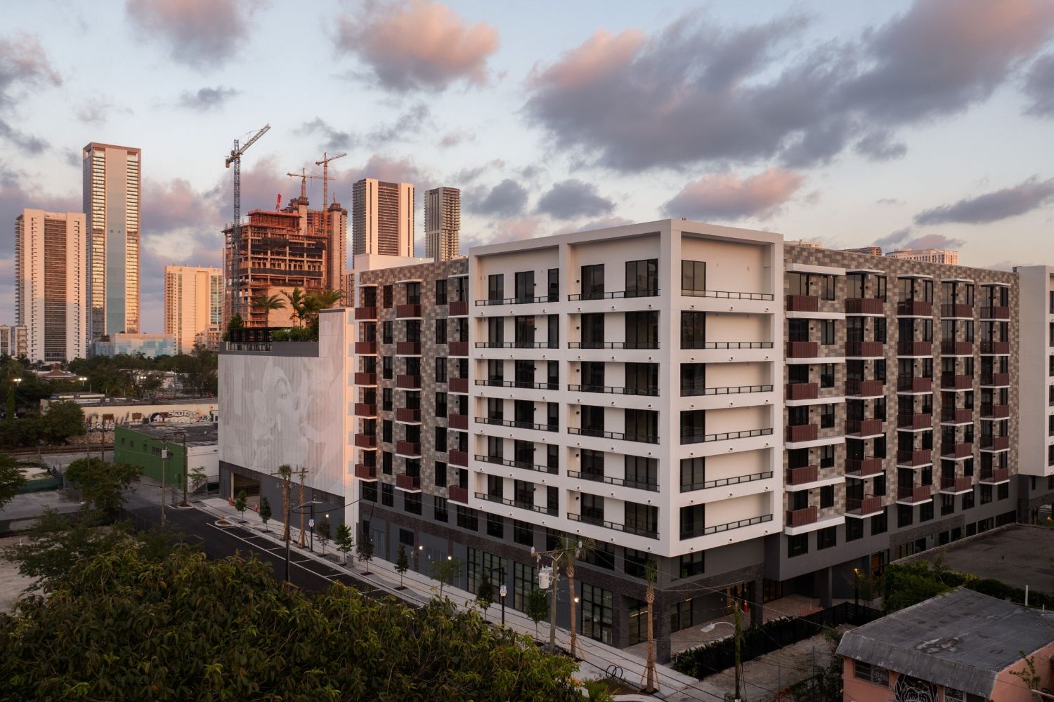 AmaraWynwood_LuxuryApartments_ExteriorSunset_MiamiFlorida