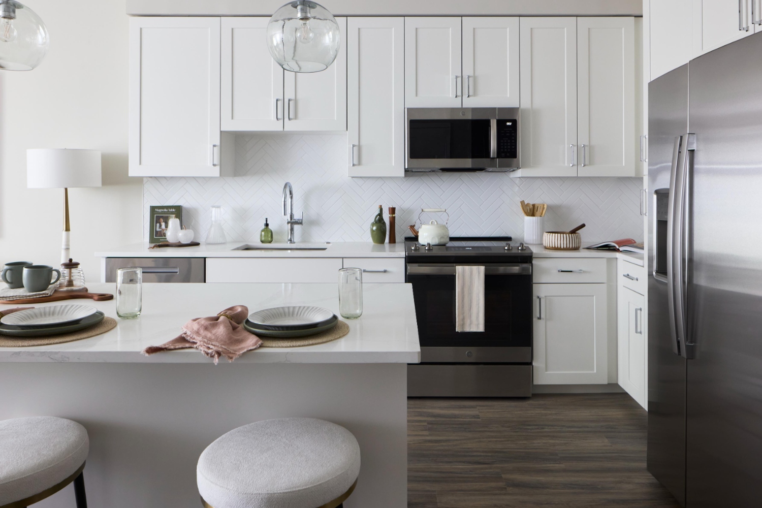 A modern kitchen crafted for both everyday living and effortless entertaining
