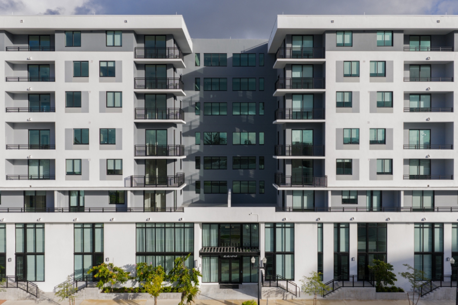 Revv_LuxuryApartments_Building_HollywoodFlorida