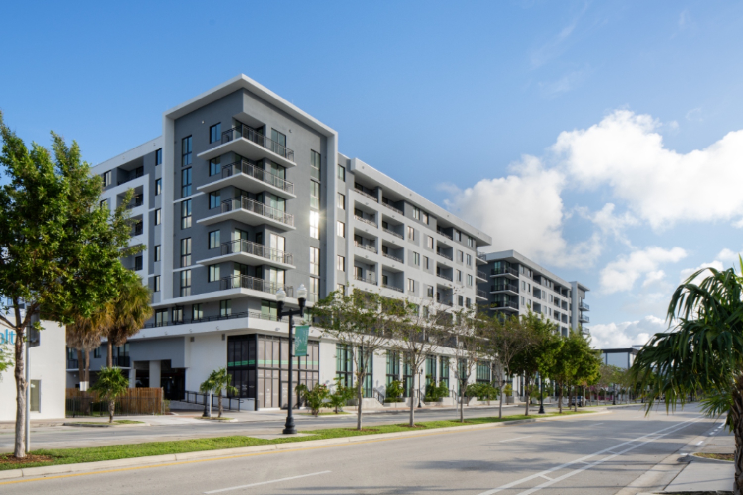 Revv_LuxuryApartments_Building_HollywoodFlorida