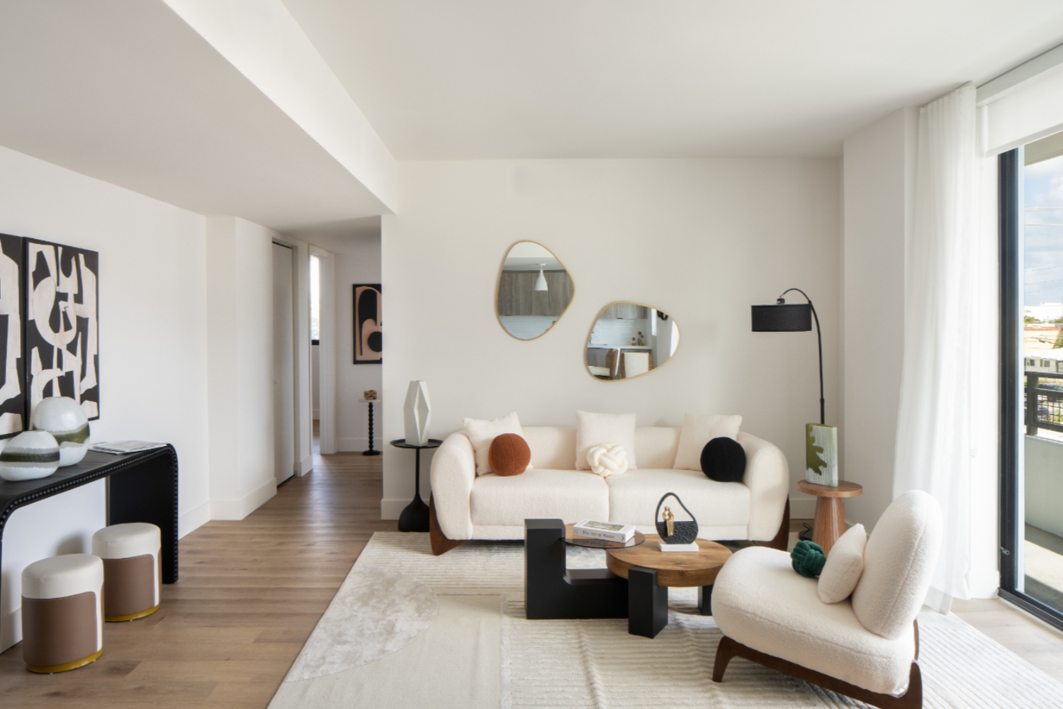 Revv_LuxuryApartments_LivingRoom_HollywoodFlorida