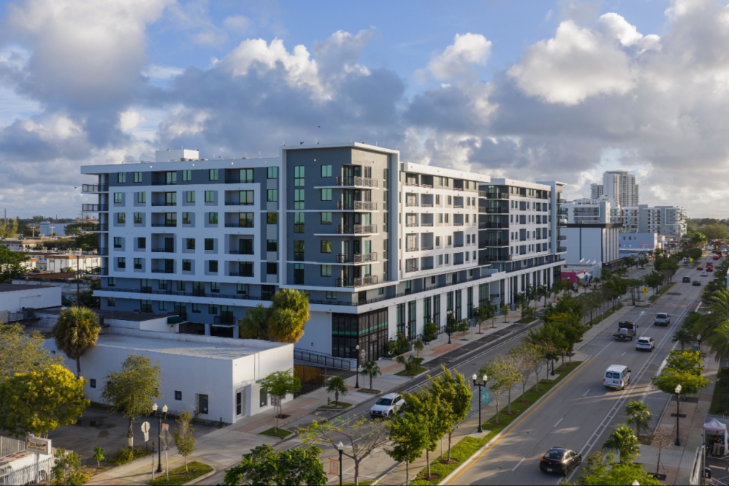 Revv_LuxuryApartments_Building_HollywoodFlorida