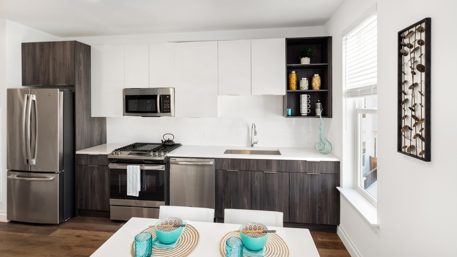 Kitchen along single wall.