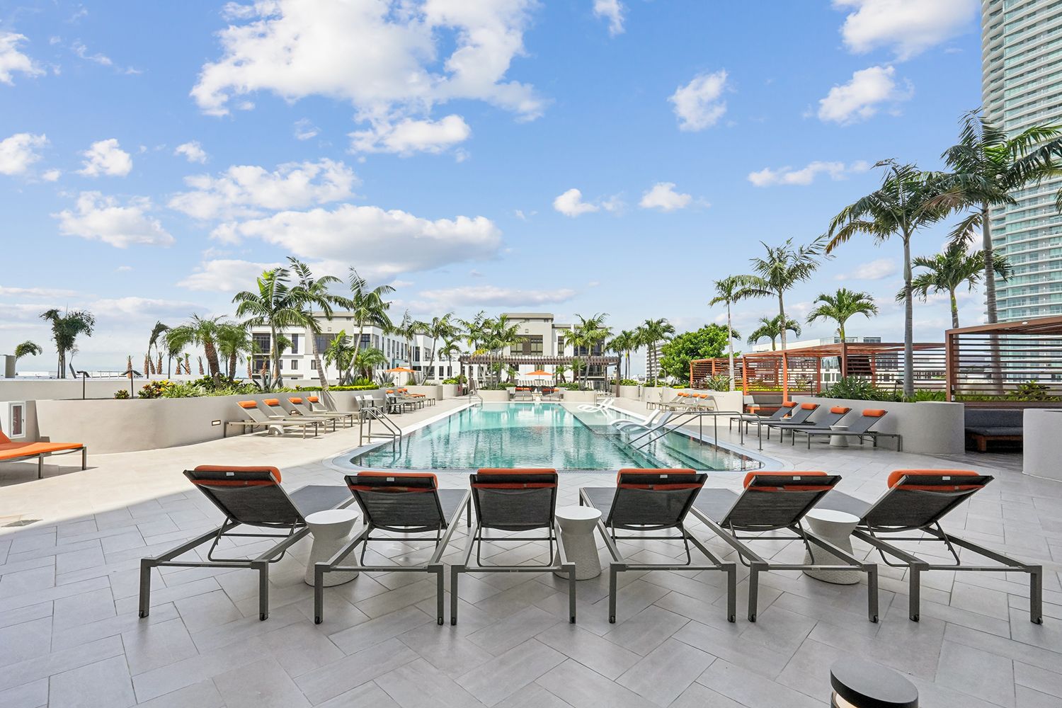 Evo_LuxuryApartmentCommunity_PoolDeckLoungeChairs_StPeteFL