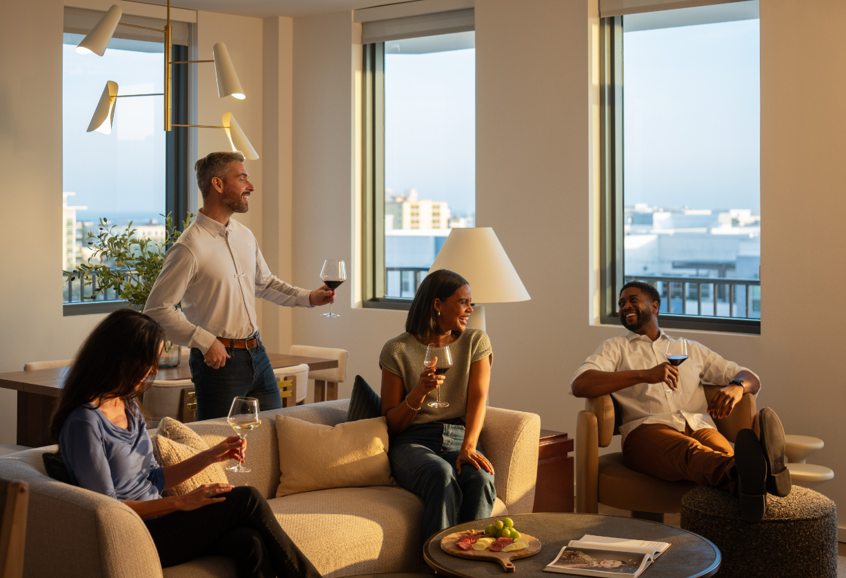 VIV_LuxuryApartmentCommunity_LivingRoom_ST.PeteFL