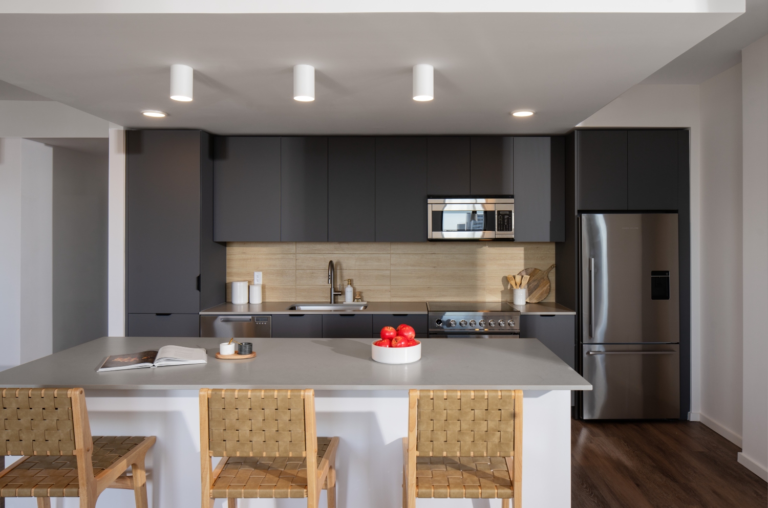 VIV_LuxuryApartmentCommunity_Kitchen_ST.PeteFL