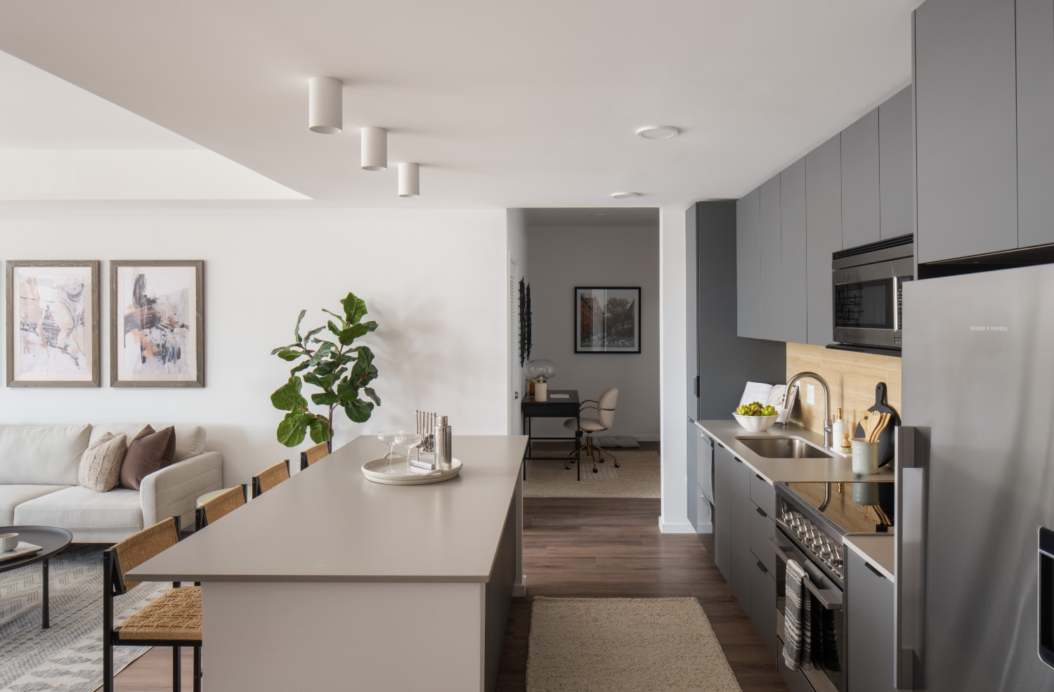 VIV_LuxuryApartmentCommunity_Kitchen_ST.PeteFL