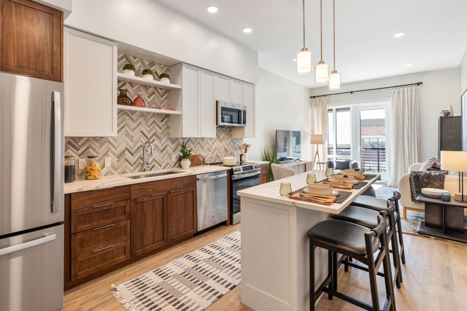 Epicurean_LuxuryCommunity_SleekModernKitchen_TuscanVillage