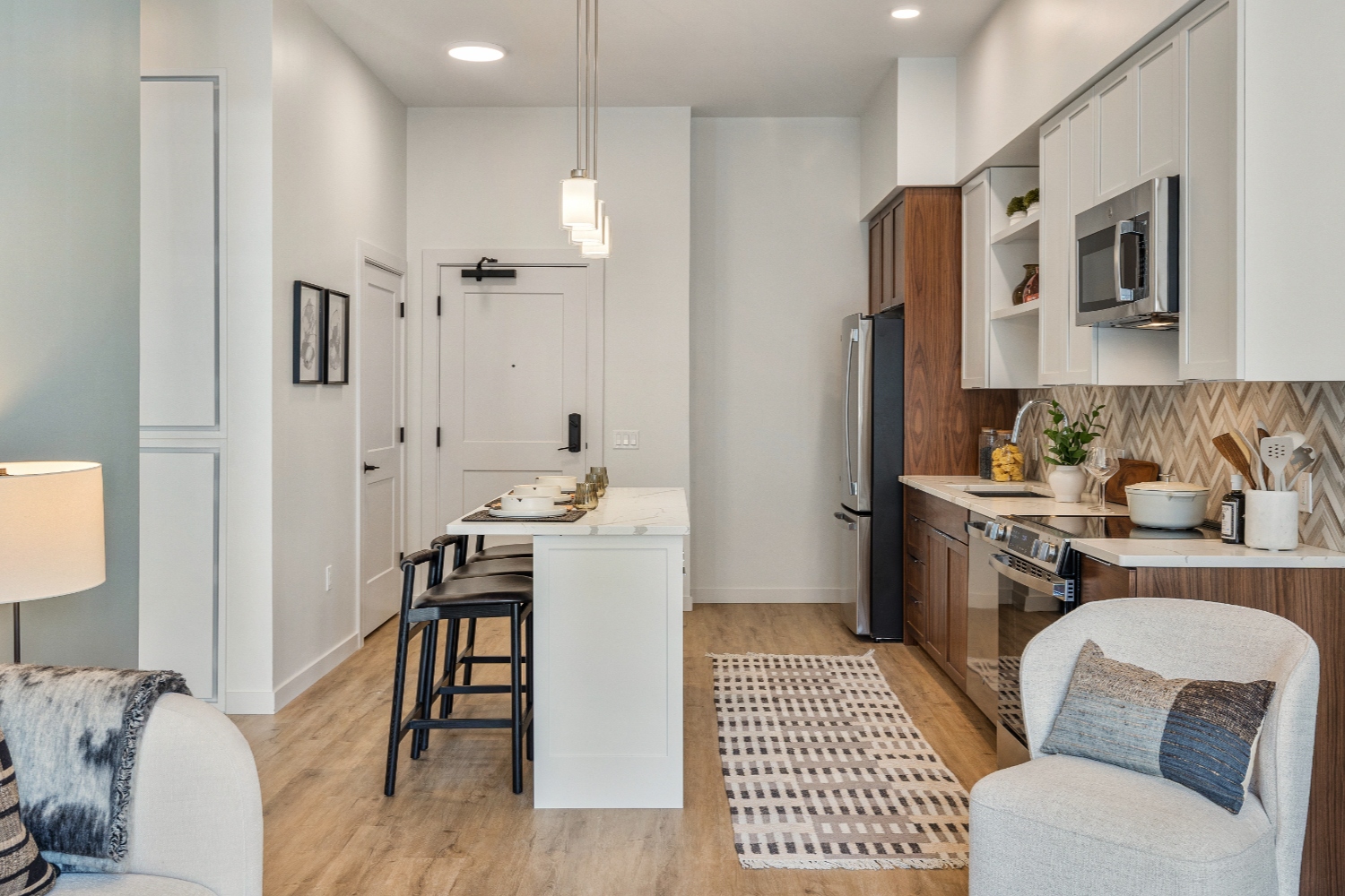 Epicurean_LuxuryCommunity_SleekModernKitchen_TuscanVillage