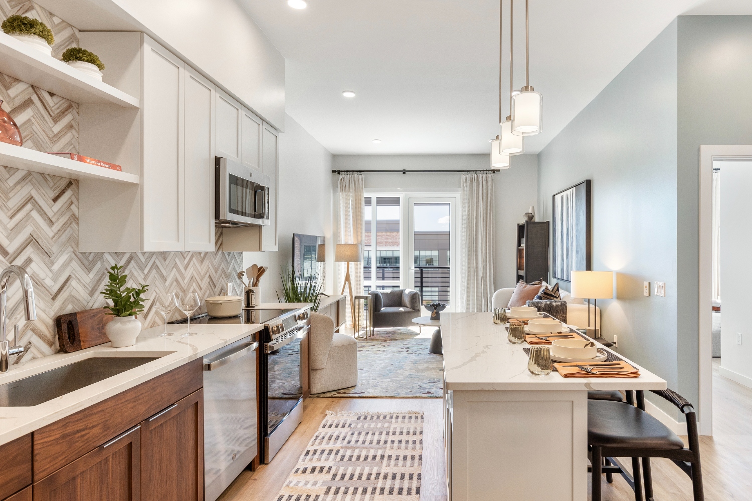 Epicurean_LuxuryCommunity_SleekModernKitchen_TuscanVillage