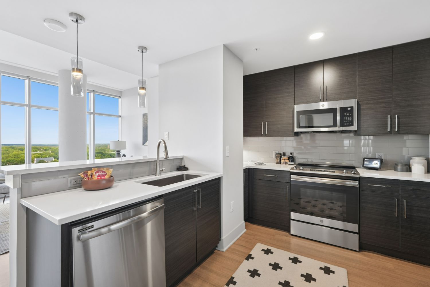 511Faye_LuxuryApartmentCommunity_Kitchen_RaleighNC