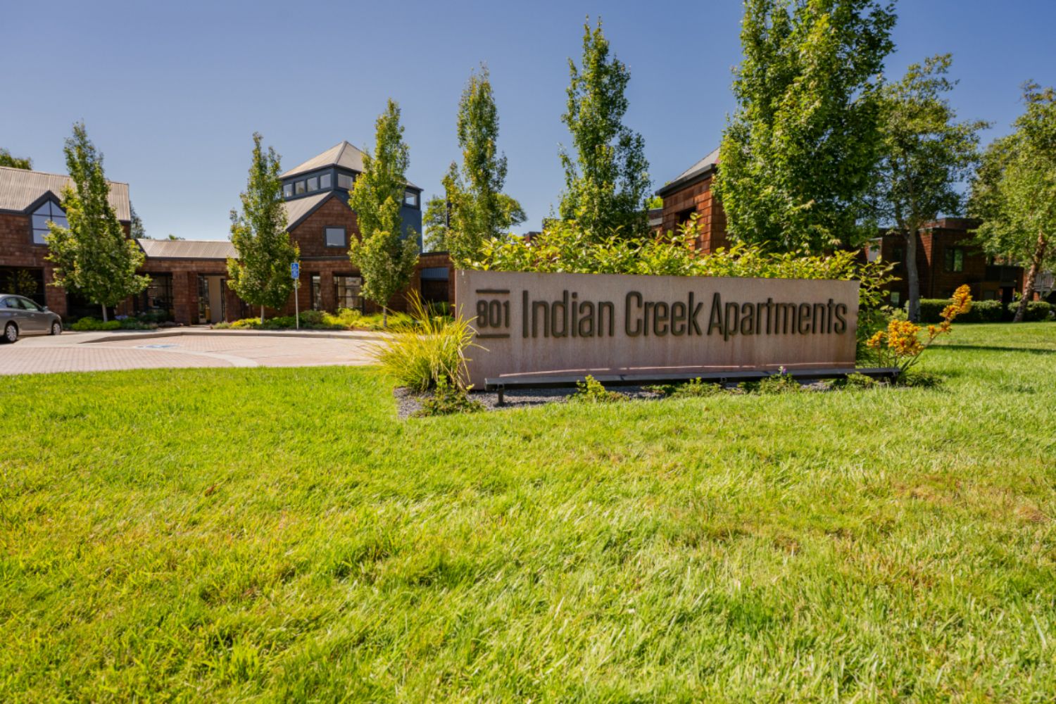 Apartment sign at entry with clean surroundings
