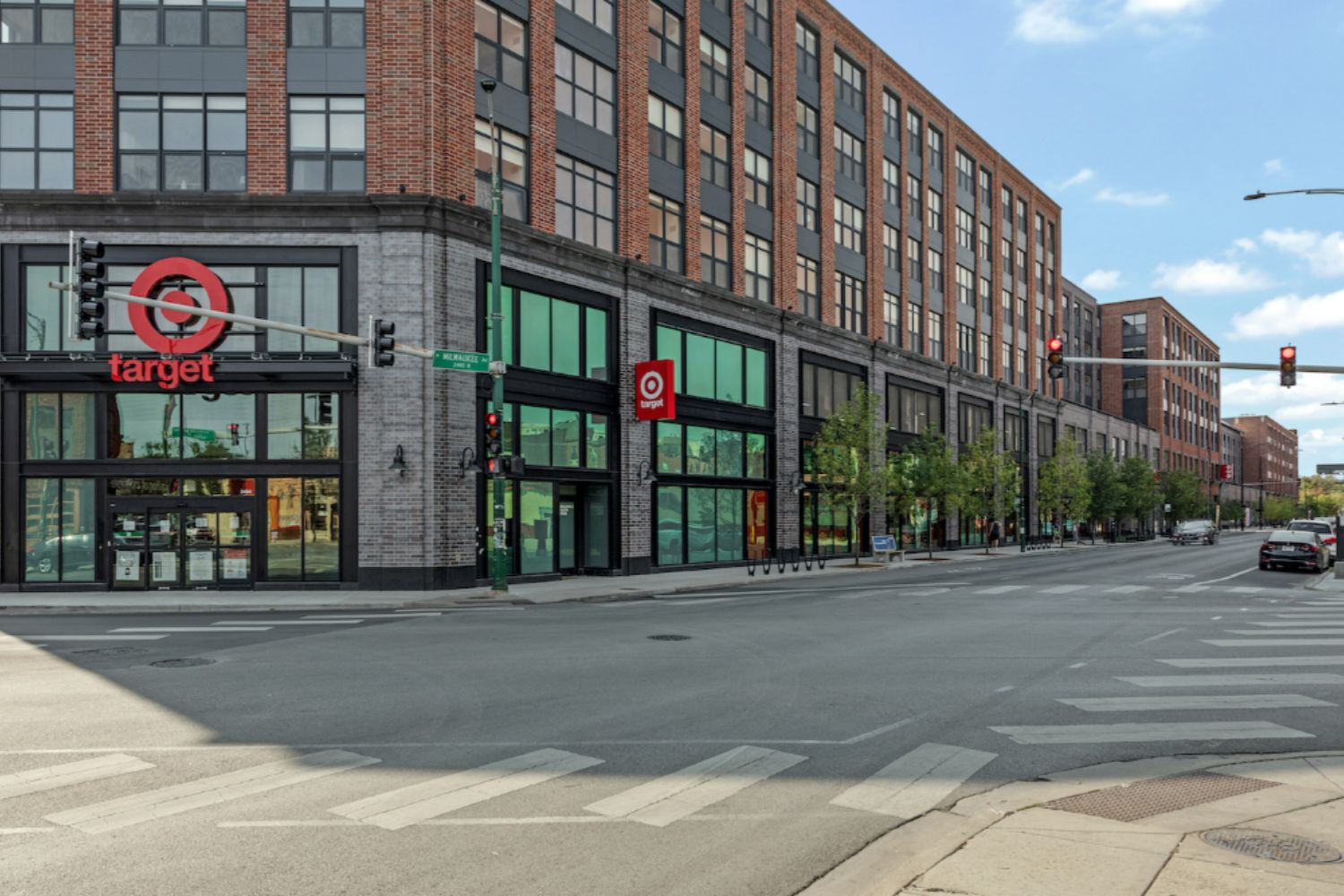 Logan Square neighborhood surrounding Logan Apartments in Logan Square Chicago with dining, shopping, and transit access