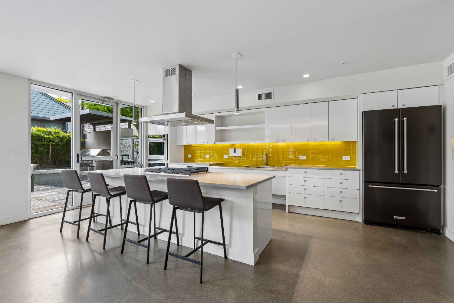Janus Apartments 4 of 8