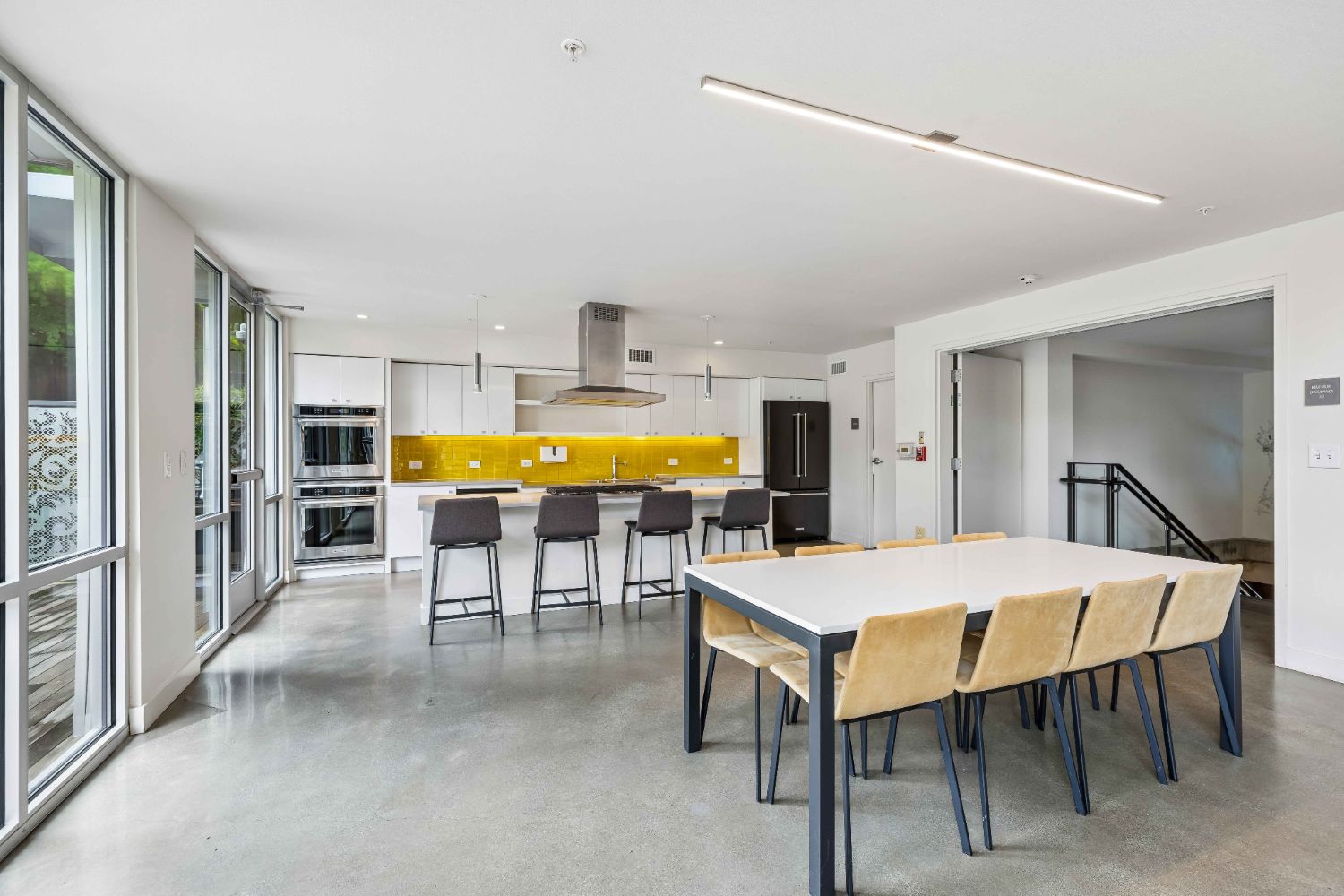 Janus Apartments 3 of 8